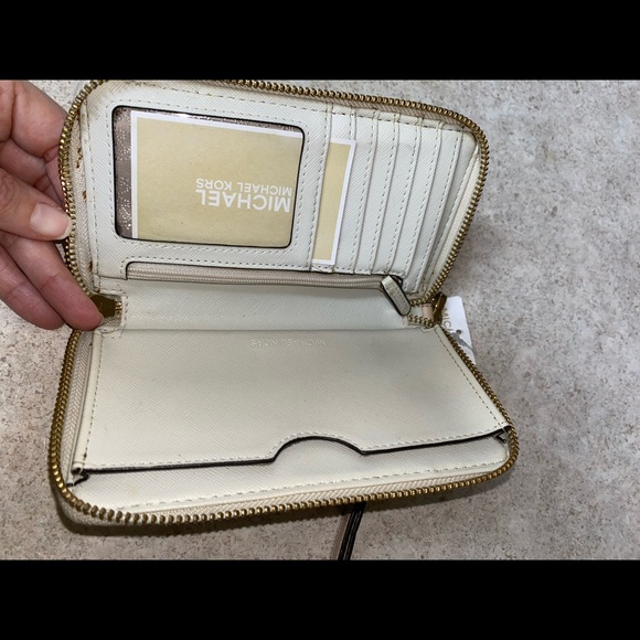 Michael Kors Wallet - Picture 6 of 7